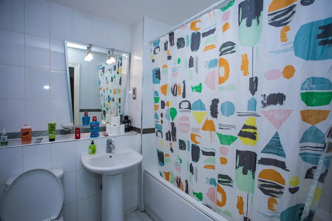 Remarkable 2-Bed Apartment With Sea View London