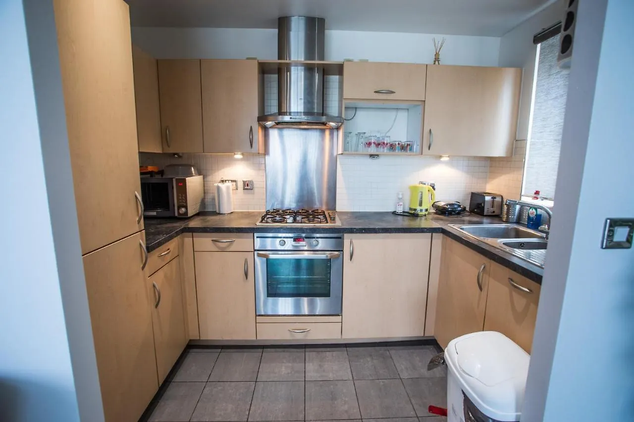 Remarkable 2-Bed Apartment With Sea View London 0*,
