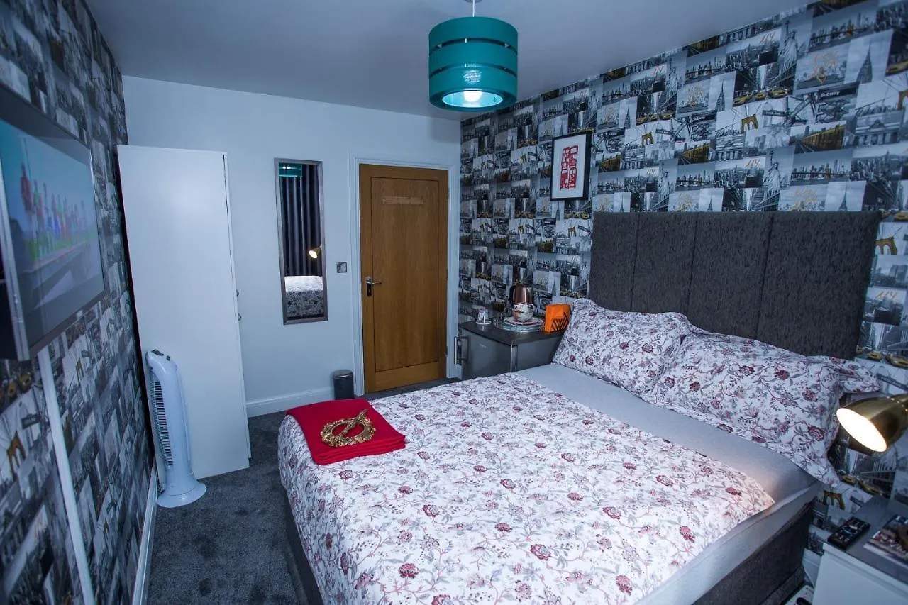 Remarkable 2-Bed Apartment With Sea View London