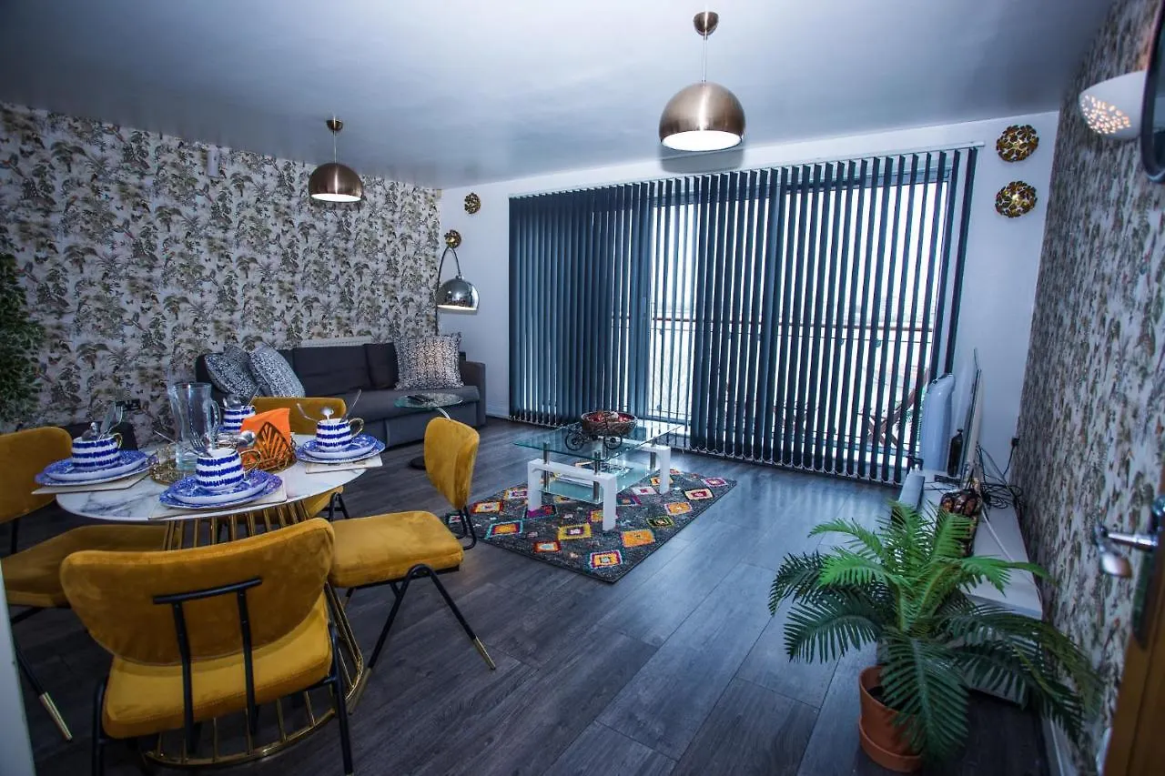 Remarkable 2-Bed Apartment With Sea View London
