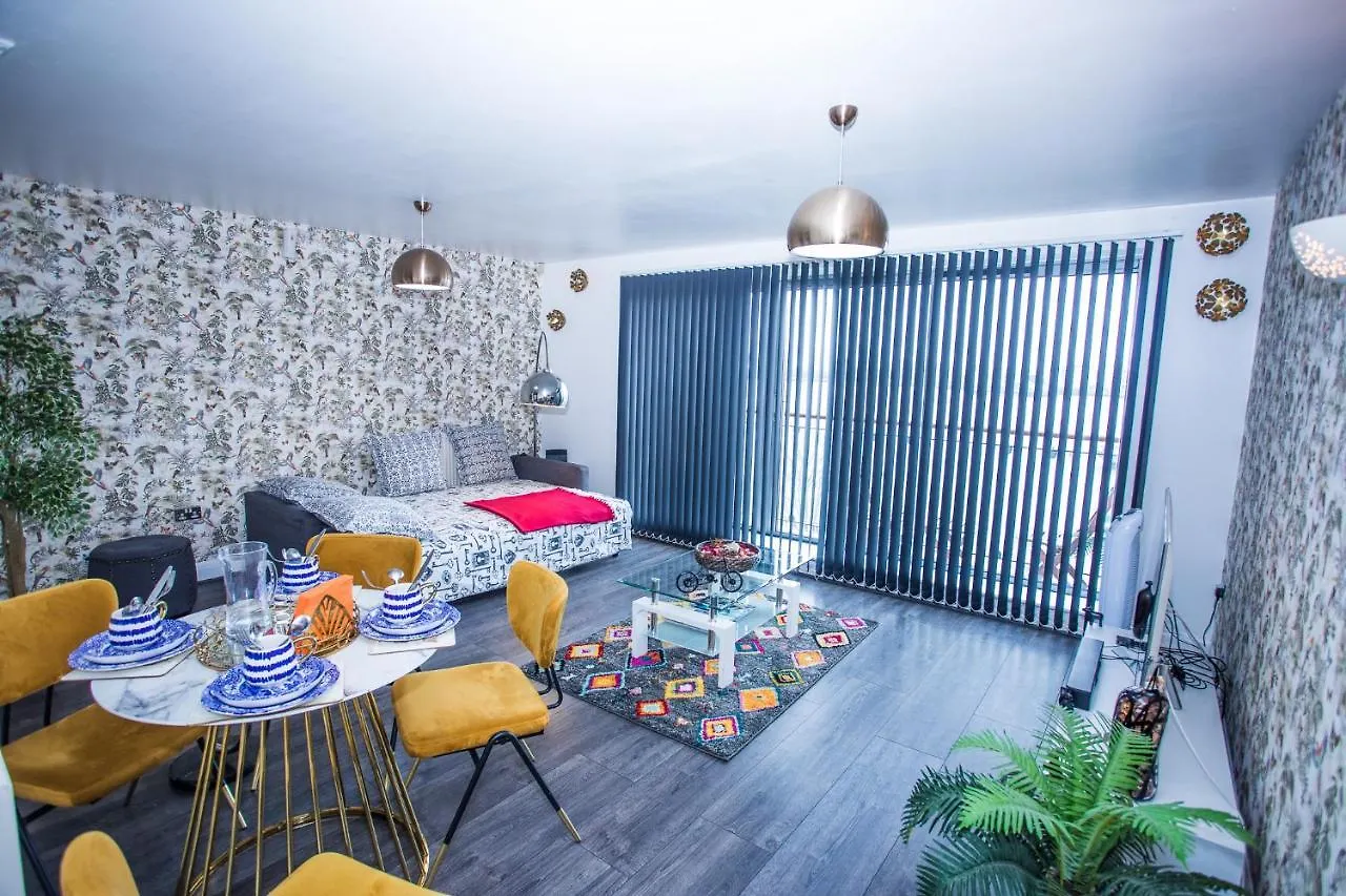 Remarkable 2-Bed Apartment With Sea View London United Kingdom