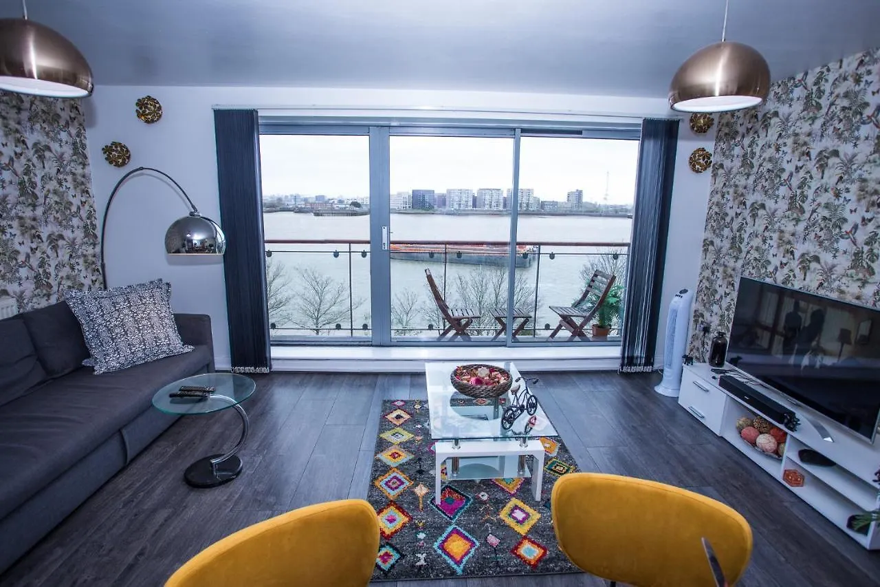 Remarkable 2-Bed Apartment With Sea View London United Kingdom