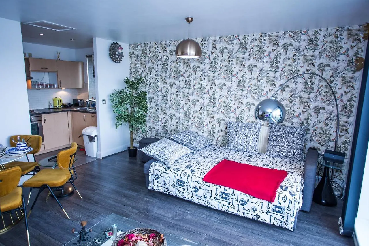 Remarkable 2-Bed Apartment With Sea View London 0*,